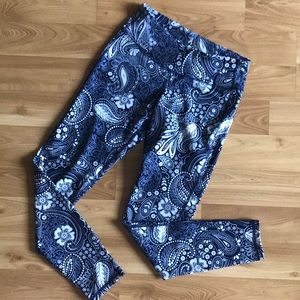 Navy blue paisley leggings. Size M.